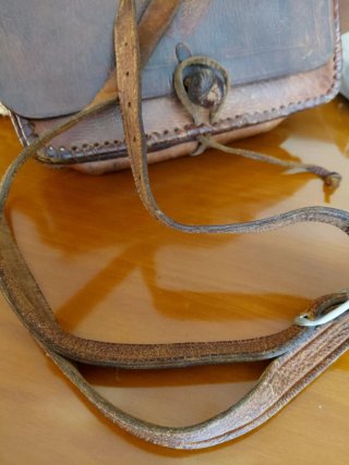 Bolso bandolera cuero con grabado