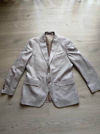 Fato bege/cinza para casamento