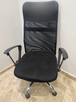 Silla de oficina ergonómica negra