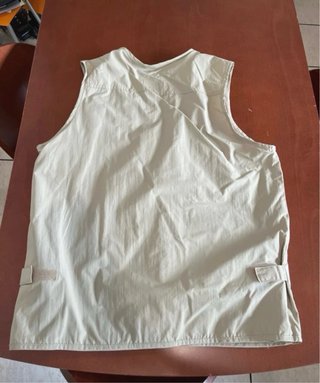 Chaleco beige multi-bolsillos