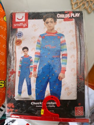 Disfraces d todo un poco A 15 euros cada uno.