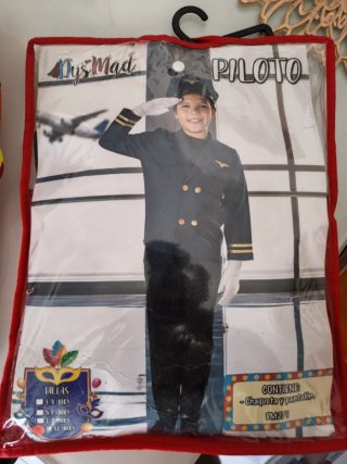 Disfraces d todo un poco A 15 euros cada uno.