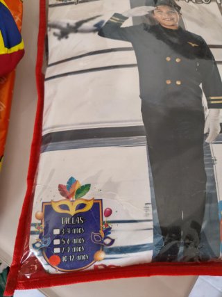 Disfraces d todo un poco A 15 euros cada uno.