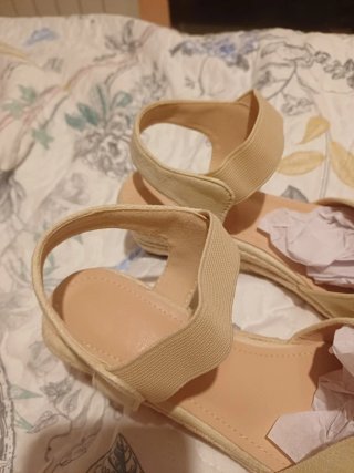 Sandalias beige mujer