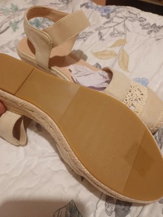 Sandalias beige mujer
