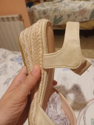 Sandalias beige mujer