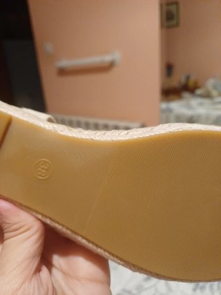 Sandalias beige mujer