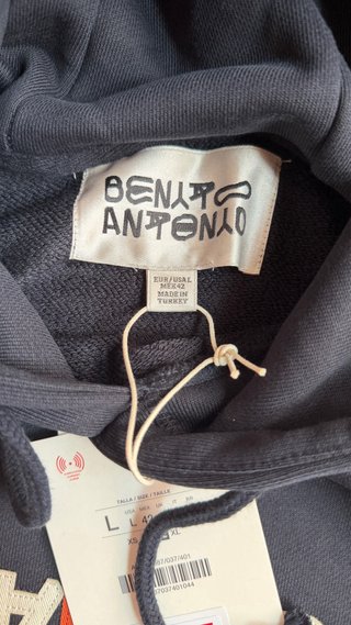 Sudadera Zara Nueva York Bad Bunny Talla L
