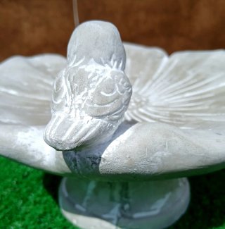 FIGURA JARDÍN BEBEDERO PÁJAROS. Decoración ext.