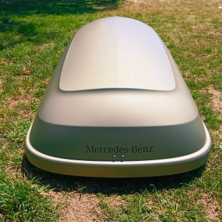 Cofre portaequipajes Mercedes-Benz.