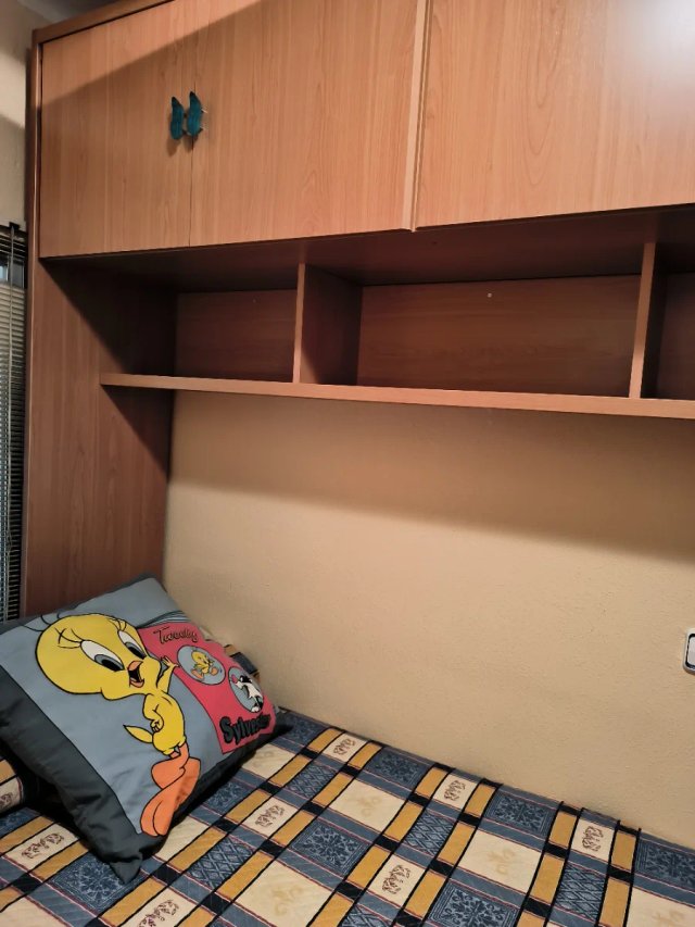 Habitación juvenil compacta de madera de Haya.
