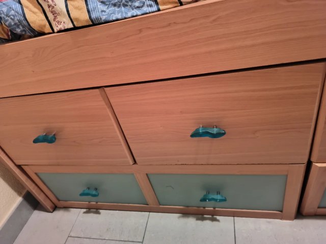 Habitación juvenil compacta de madera de Haya.