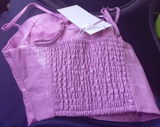 Top rosa efecto piel cocodrilo