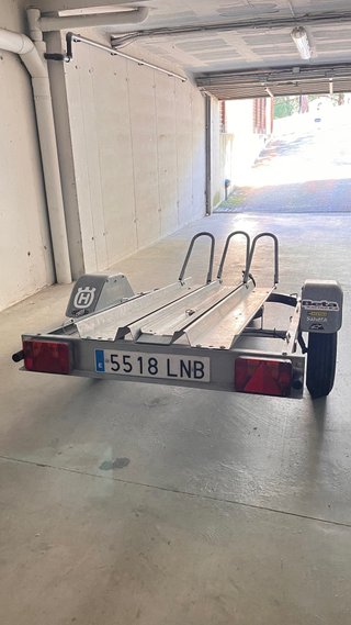 Remolque para 2 motos con papeles.