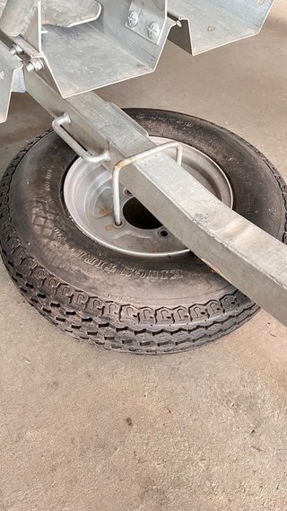 Remolque para 2 motos con papeles.