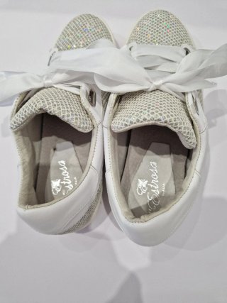 Sneakers bianche e argento con strass