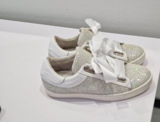 Sneakers bianche e argento con strass