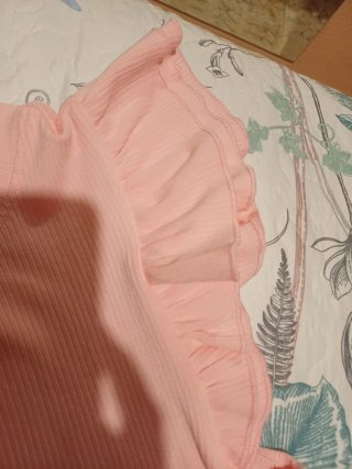 Camiseta rosa Shein volantes