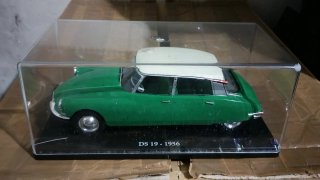 Modellino Auto DS 19 - 1956 Scala 1/24