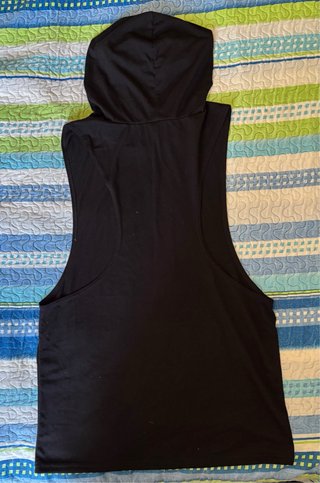 Camiseta sin mangas con capucha