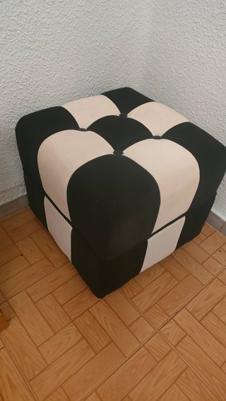 Puff Cuadrado Negro y Beige Duro