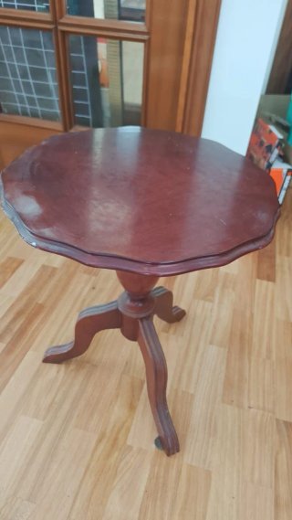 Mesita auxiliar de madera