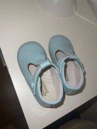 Zapatos beige y celestes casi nuevos