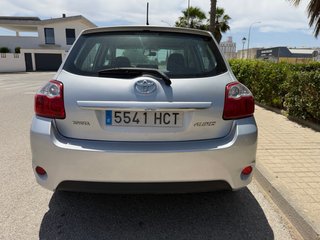 Toyota Auris 2011