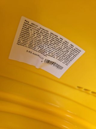 Casco de obra amarillo