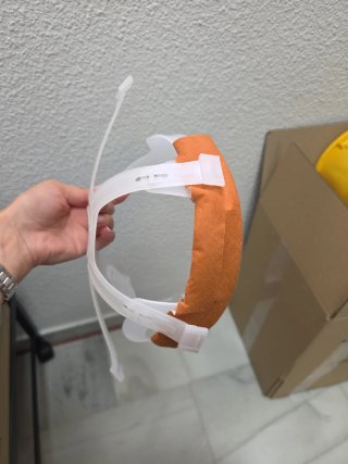 Casco de obra amarillo