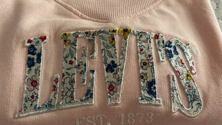 Sudadera Levi's rosa floral bebé