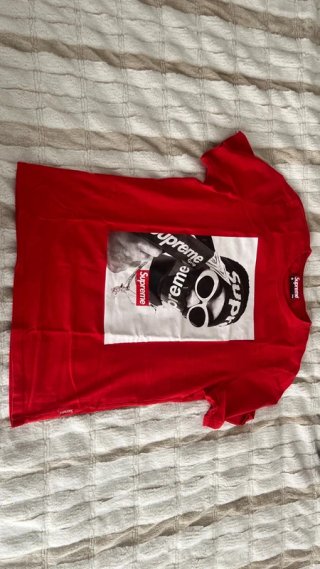 Camiseta Supreme Roja Talla M Gráfico Urbano