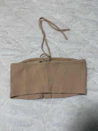 Top Bershka beige con cordones