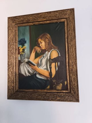 Cuadro mujer leyendo con marco