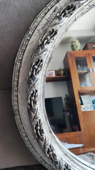 Espejo ovalado con marco decorado artesanía.Nuevo.
