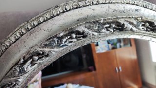 Espejo ovalado con marco decorado artesanía.Nuevo.