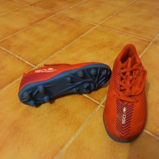Zapatillas de fútbol rojas 28