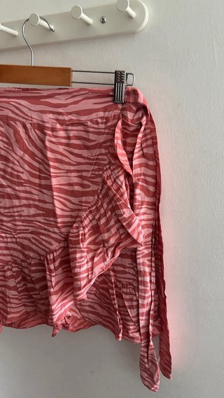 Falda corta estilo pareo animal print