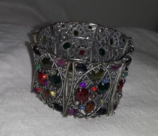 Pulsera ancha con piedras multicolor