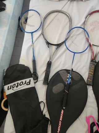 4 raquetas de tenis/bádminton