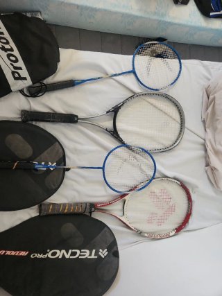 4 raquetas de tenis/bádminton