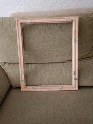 Cornice in legno bianco vintage