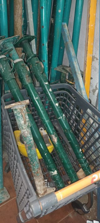 Puntales metálicos verdes varias medidas