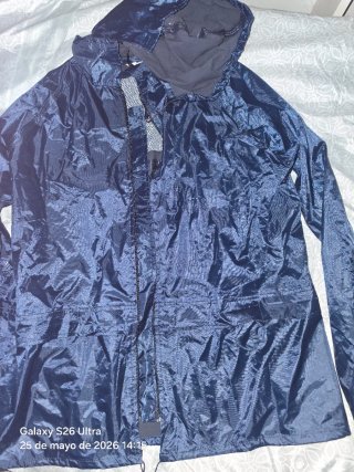 Chaqueta chubasquero azul