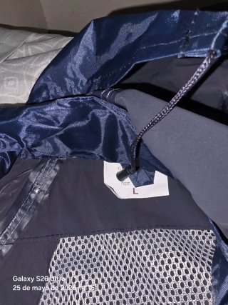 Chaqueta chubasquero azul
