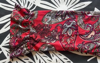 Camiseta mujer estampado paisley rojo