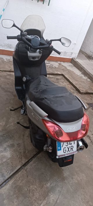 TGB 250 Maxi Scooter Automática Plata