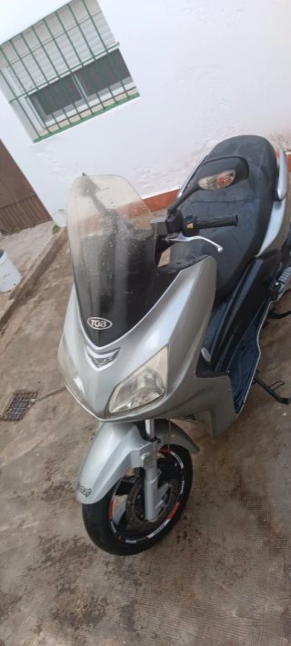 TGB 250 Maxi Scooter Automática Plata