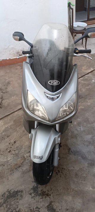 TGB 250 Maxi Scooter Automática Plata