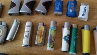 Raccolta di accendini vintage per collezionisti